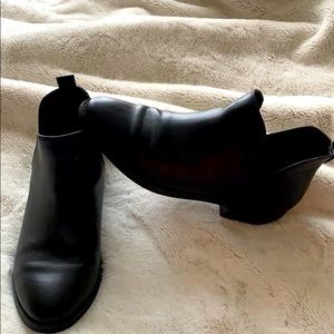 Universal Threads Black Booties